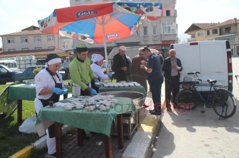 Çetinkaya Market Halka Aşure Dağıttı