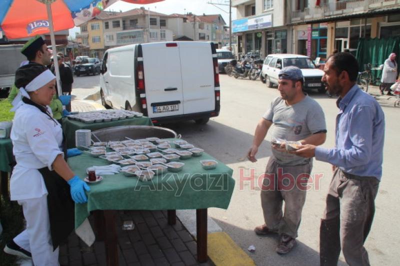 Çetinkaya Market Halka Aşure Dağıttı