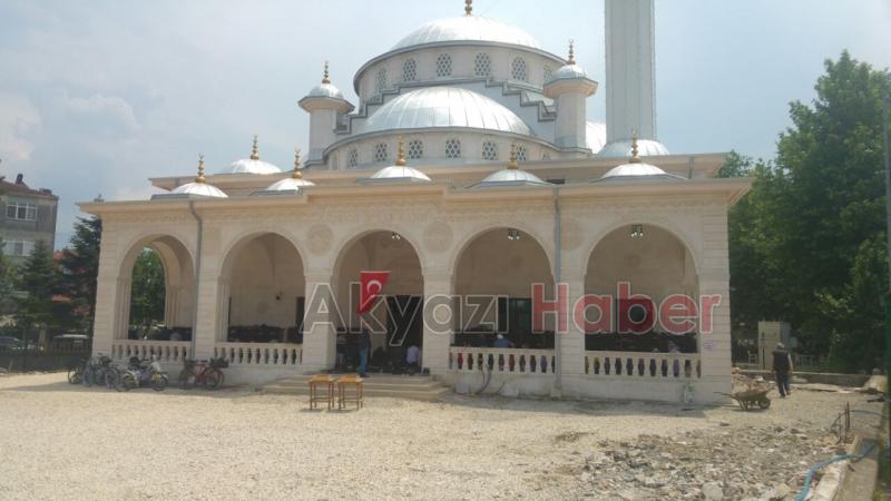 Cevat Ayhan Cami Cuma Namazıyla İbadete Açıldı