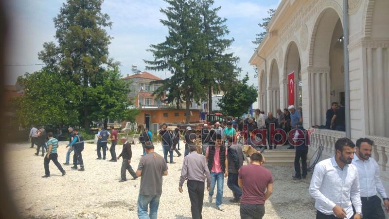 Cevat Ayhan Cami Cuma Namazıyla İbadete Açıldı