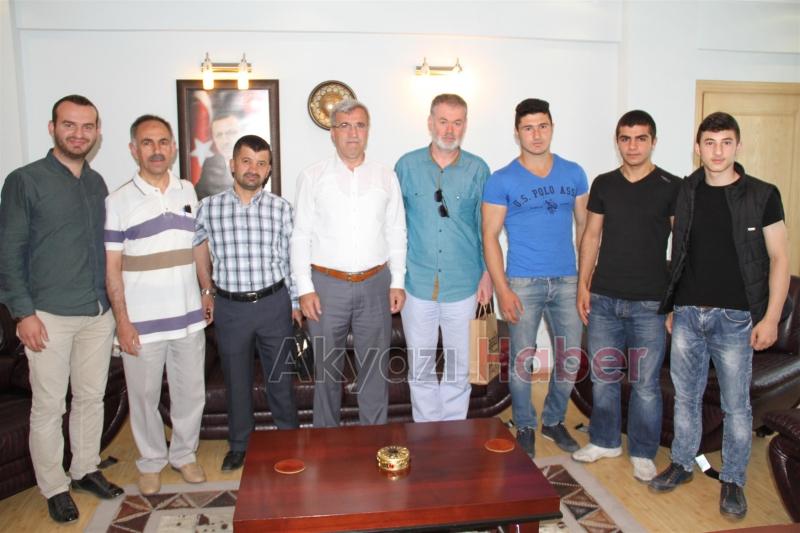 Çevre Kültür Gençlik İzcilik Spor Kulübünden Başkan Akcana Plaket