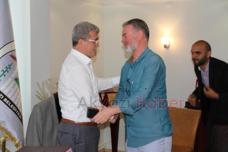 Çevre Kültür Gençlik İzcilik Spor Kulübünden Başkan Akcana Plaket