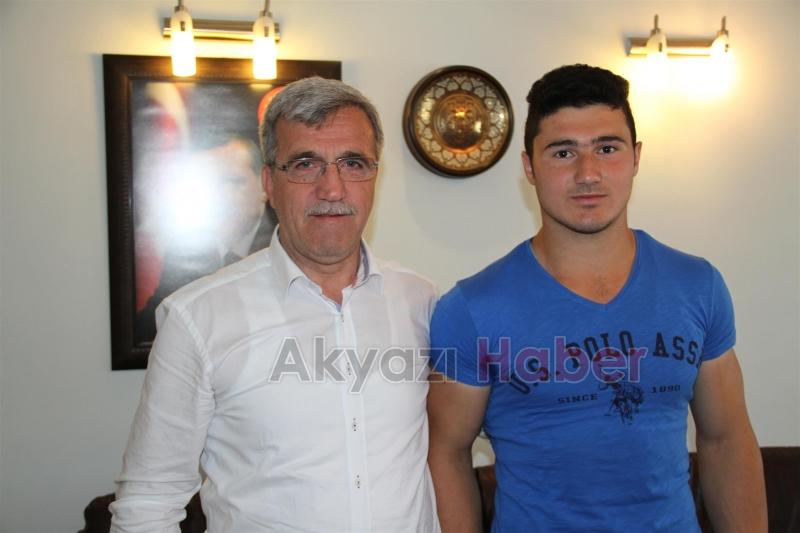 Çevre Kültür Gençlik İzcilik Spor Kulübünden Başkan Akcana Plaket