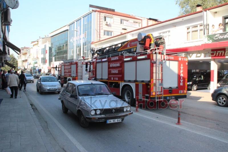 Çıkan Duman Esnafı Tedirgin Etti