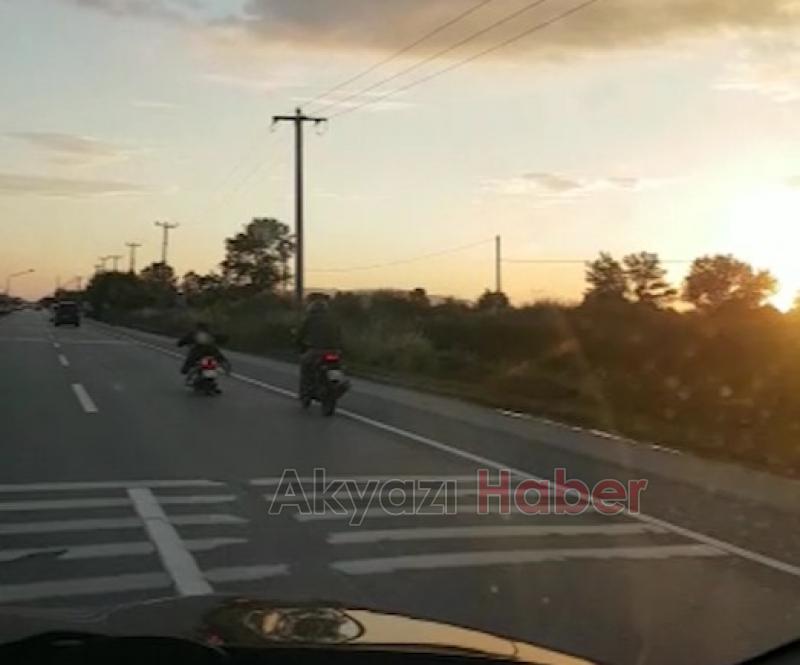 Çılgın Sürücü Hayatını Hiçe Sayarak Motoru Böyle Kullandı 