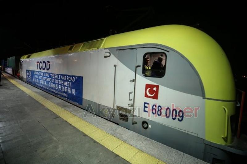Çinden gelen yük treni Marmaray ile Avrupaya geçti