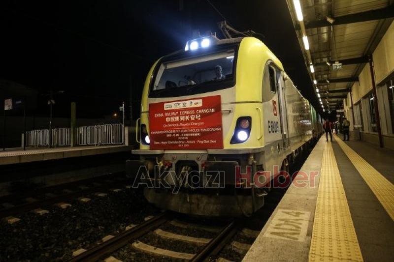 Çinden gelen yük treni Marmaray ile Avrupaya geçti
