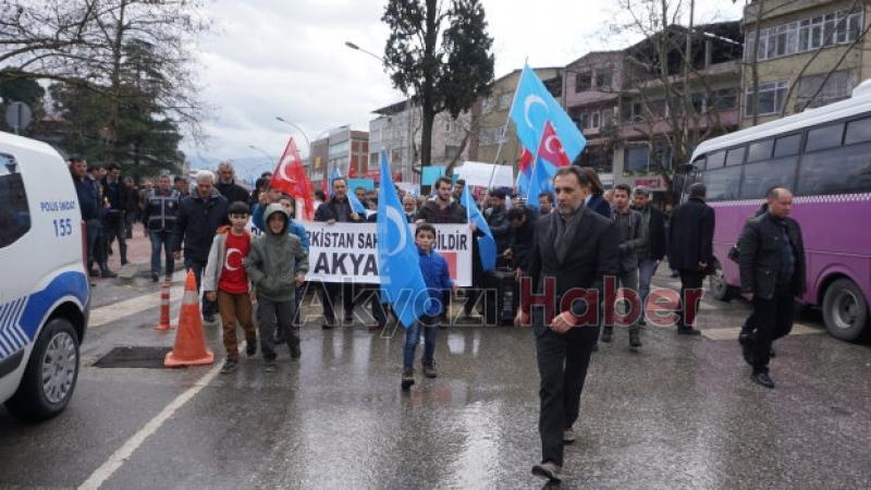 Çinin Doğu Türkistandaki zulmü  Protesto edildi