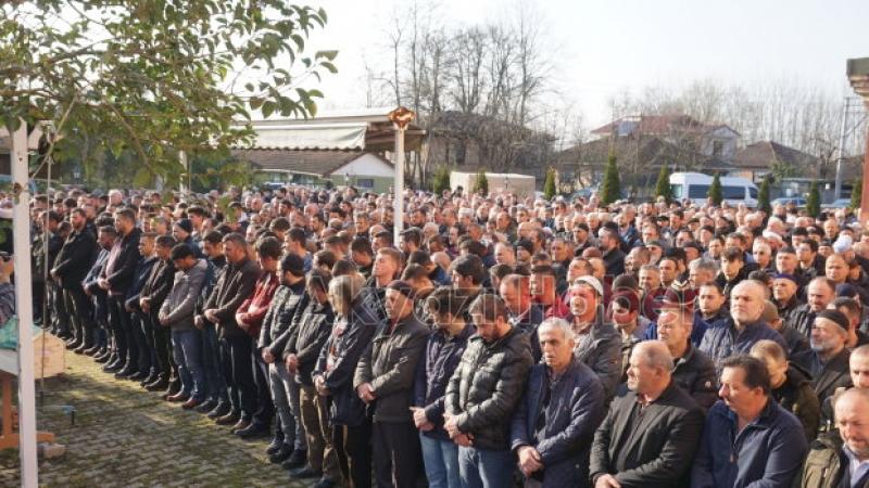  Cinayet kurbanı anne ve iki oğluna Acı veda