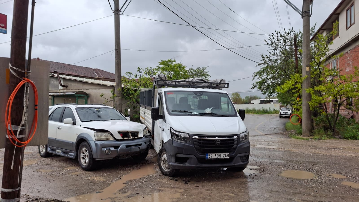 Cip ile kamyonet çarpıştı: 1 yaralı