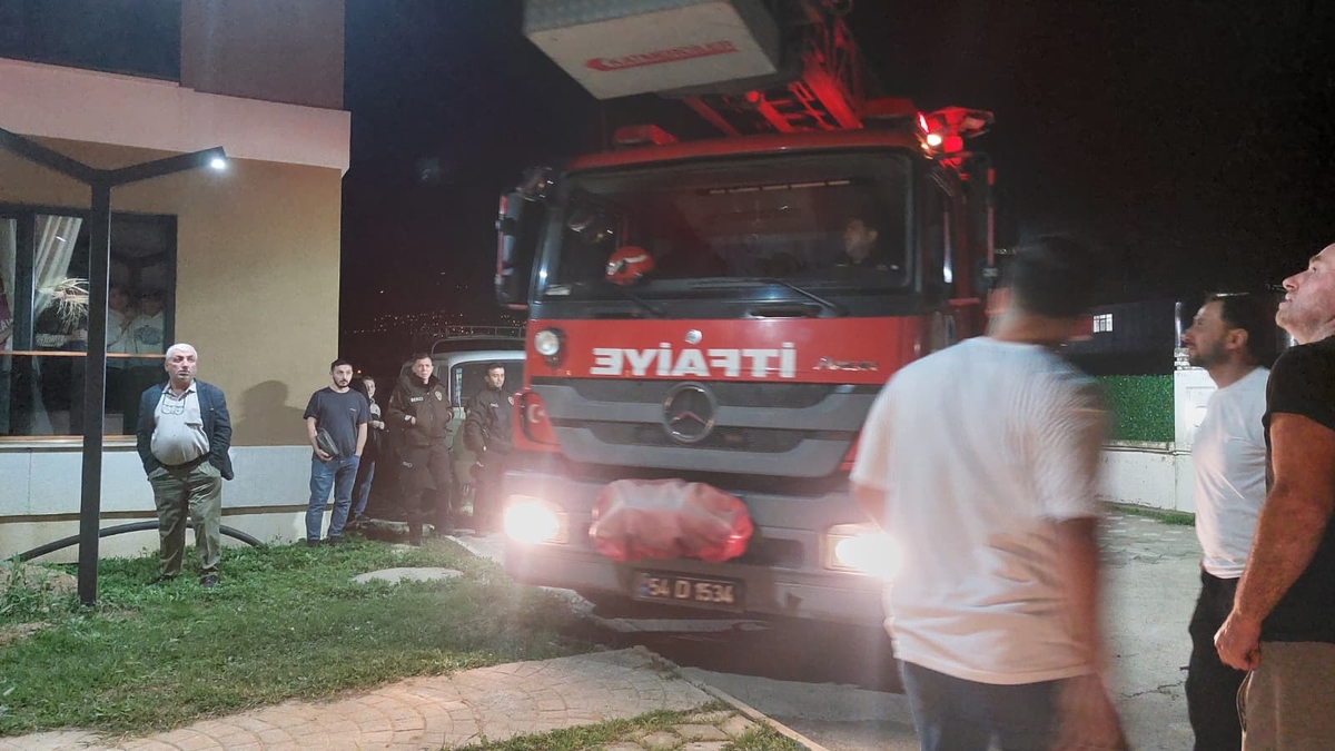 Çocuk evde kilitli kaldı, itfaiye yardıma koştu