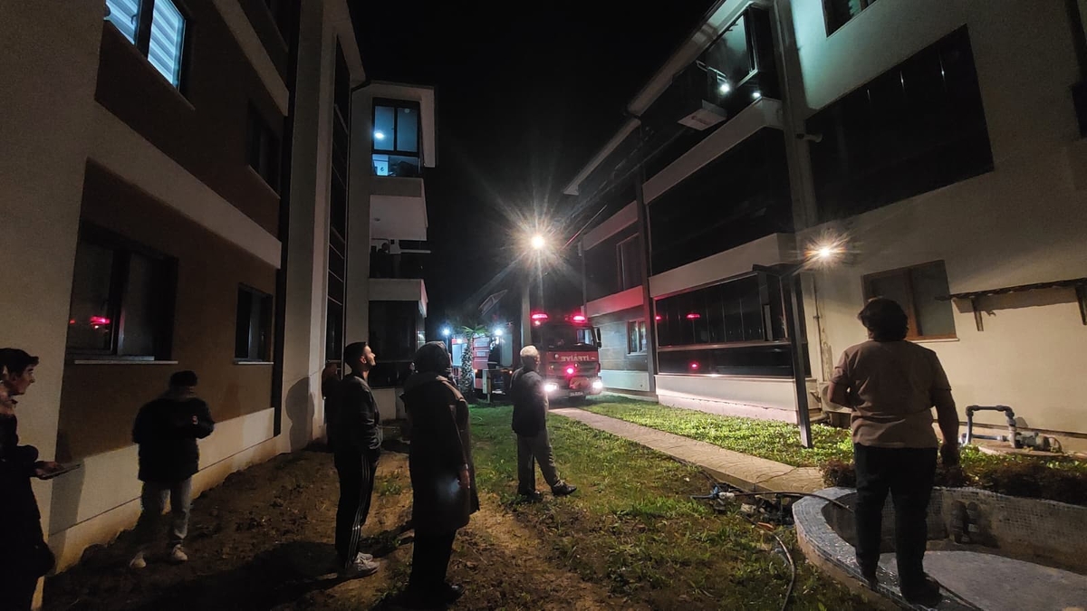 Çocuk evde kilitli kaldı, itfaiye yardıma koştu