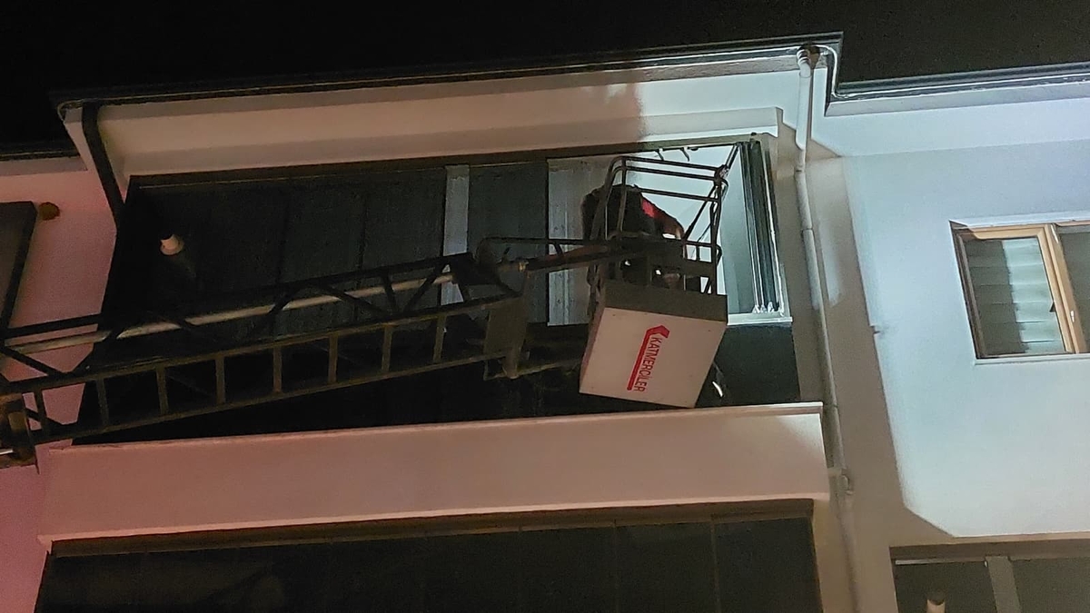 Çocuk evde kilitli kaldı, itfaiye yardıma koştu
