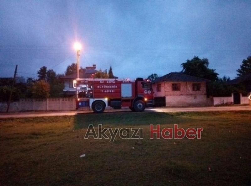 ÇOCUK PARKINA YILDIRIM DÜŞTÜ