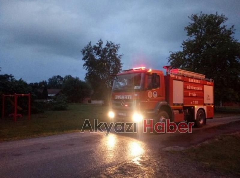 ÇOCUK PARKINA YILDIRIM DÜŞTÜ