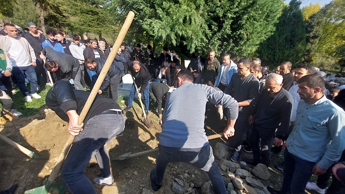 Çocuk sürücünün hayattan kopardığı 2 yaşındaki Eslem toprağa verildi