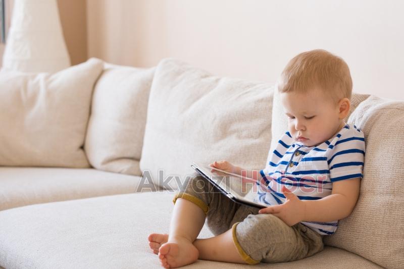 Çocukların telefon ve tabletle oynaması onları zeki yapmıyor