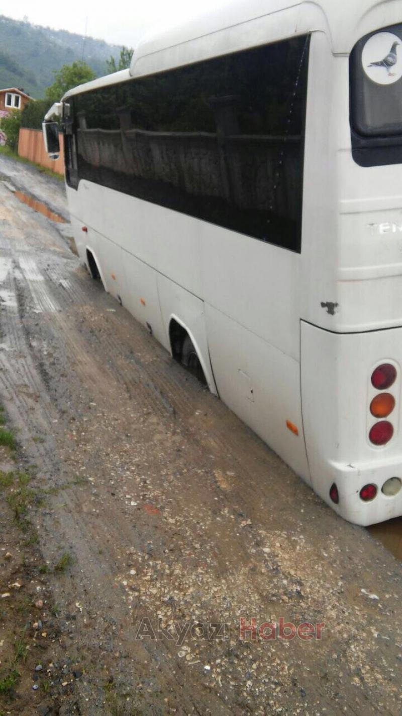 Çöken Yolda Mahsur Kaldılar