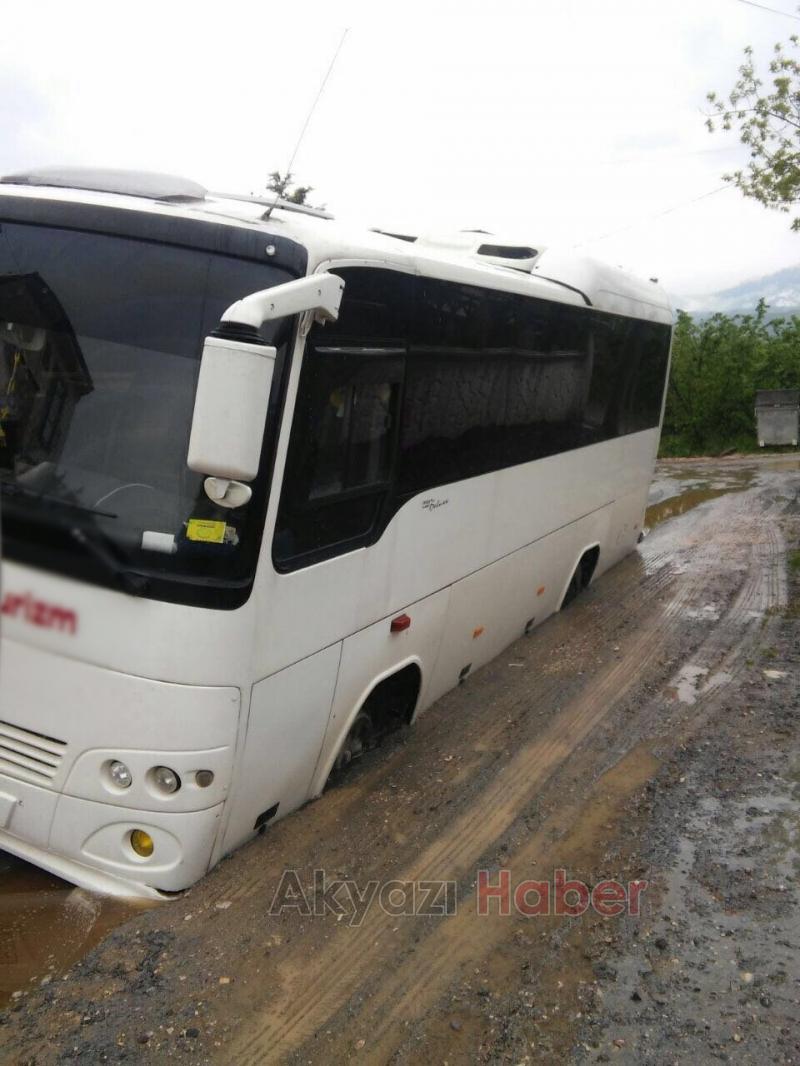 Çöken Yolda Mahsur Kaldılar