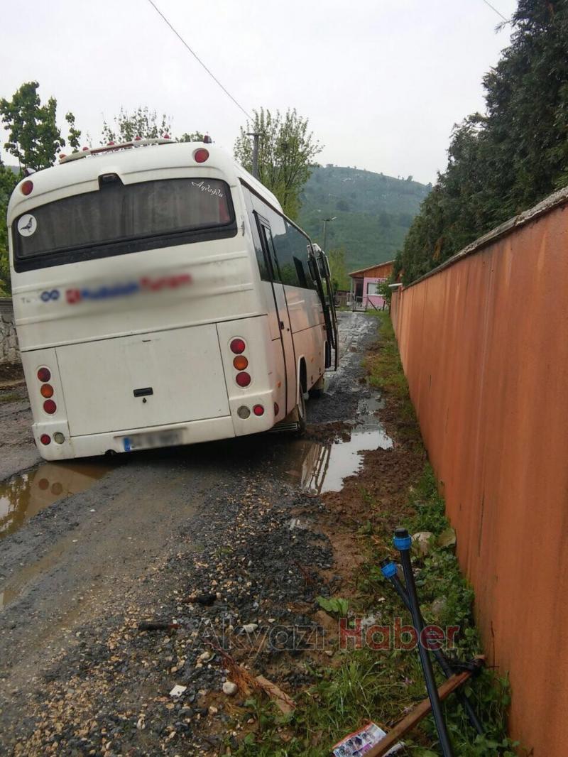 Çöken Yolda Mahsur Kaldılar