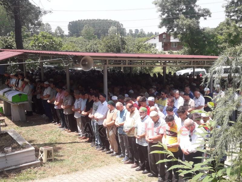 Cuma Namazı Sırasında Kalp Krizi Geçirdi 