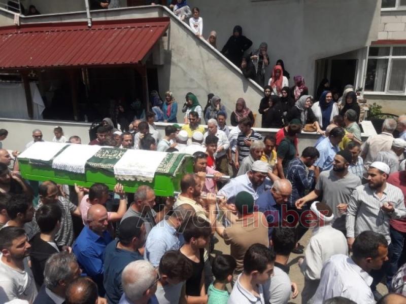 Cuma Namazı Sırasında Kalp Krizi Geçirdi 