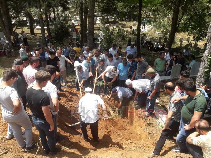 Cuma Namazı Sırasında Kalp Krizi Geçirdi 