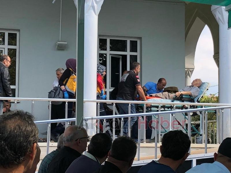 Cuma namazında fenalaştı