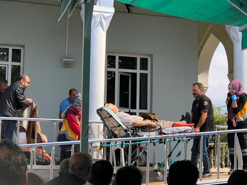 Cuma namazında fenalaştı