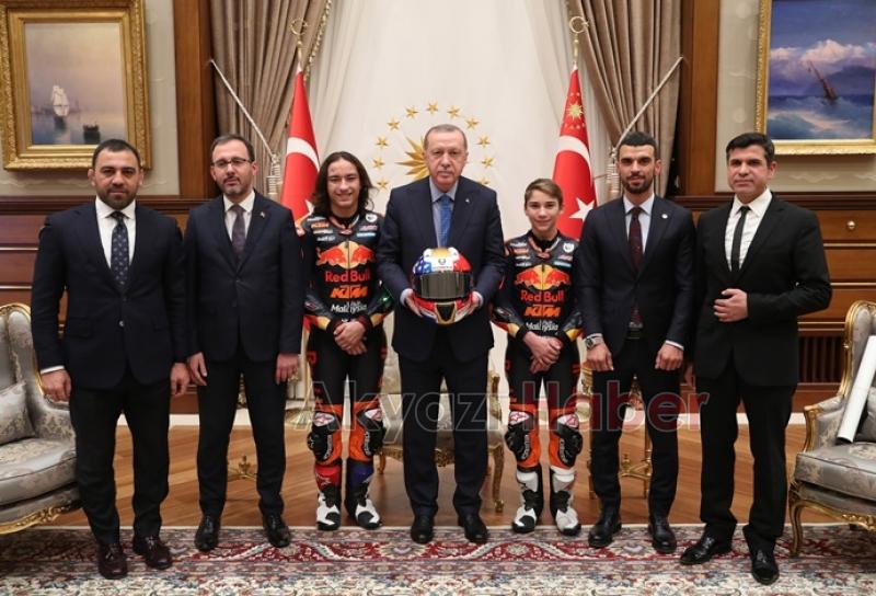 Cumhurbaşkanı Erdoğan Sofuoğlu ve şampiyonları kabul etti