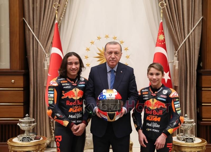 Cumhurbaşkanı Erdoğan Sofuoğlu ve şampiyonları kabul etti