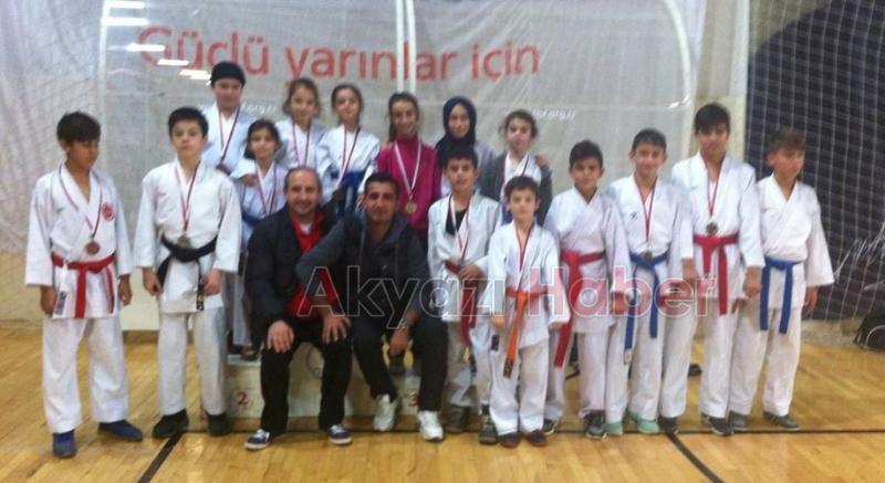 CUMHURİYET KUPASINDAN 15 MADALYA