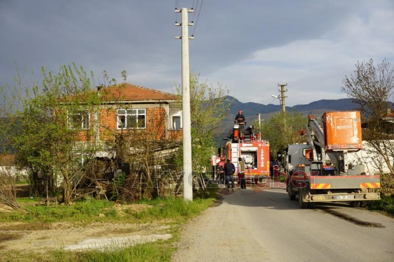 Yangını gören ev sahibi bayıldı