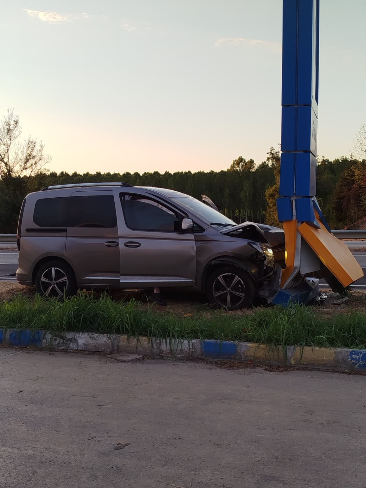 D-100'de kaza: 3 yaralı
