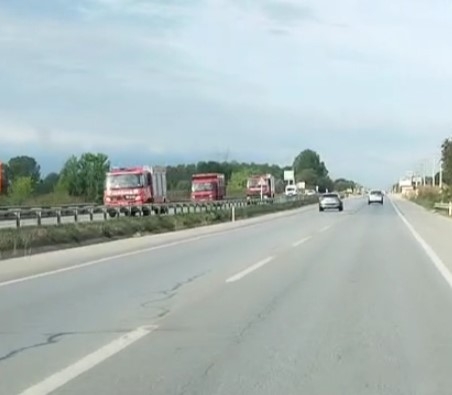 D-100’de tavuk Yüklü kamyonet kaza yaptı: 2 yaralı