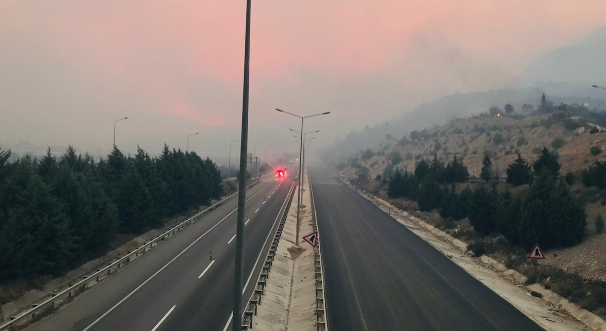 D-650 karayolu alevler nedeniyle ulaşıma kapatıldı