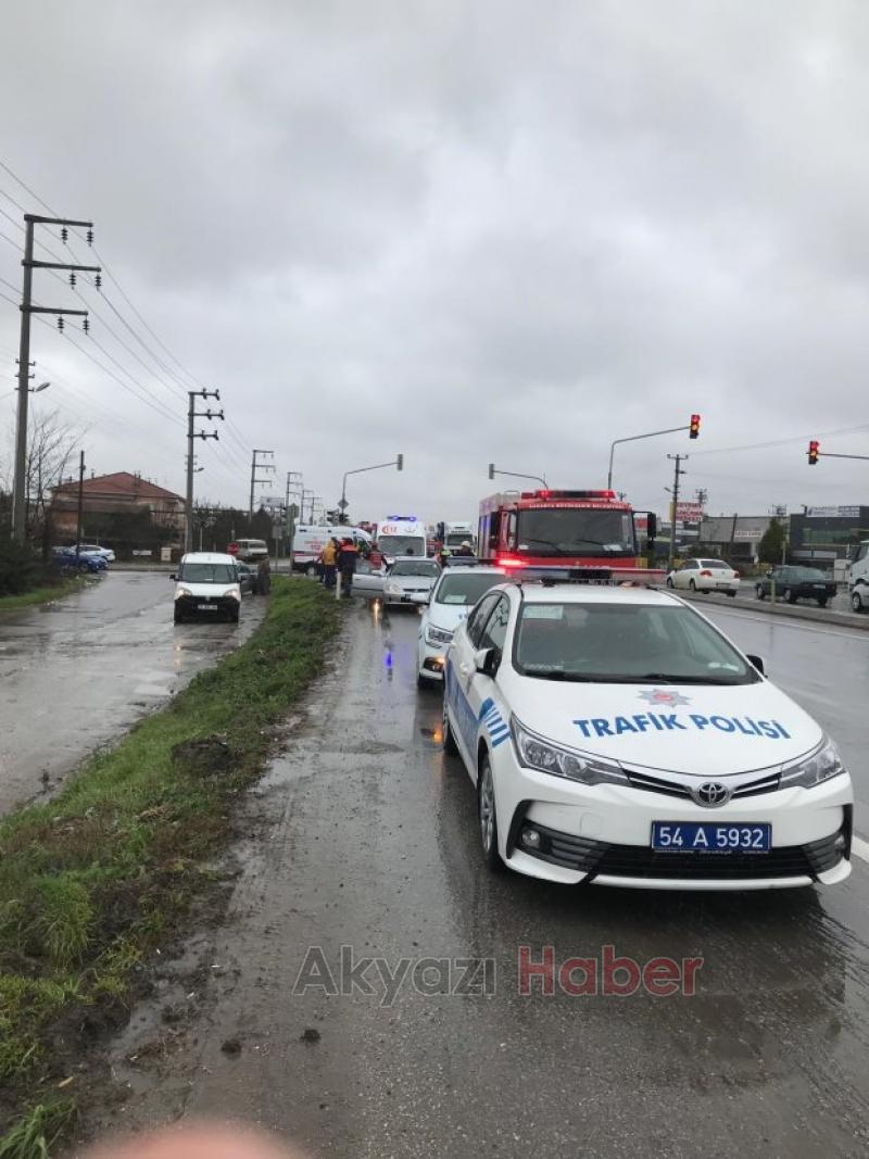 D100 de kaza 3 yaralı