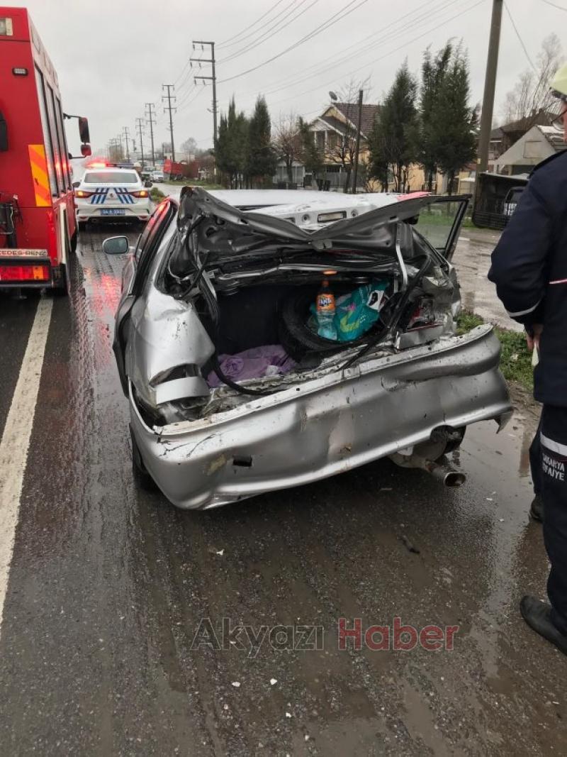 D100 de kaza 3 yaralı