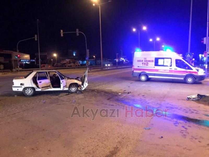 D100 de otomobil ile kamyonet çarpıştı