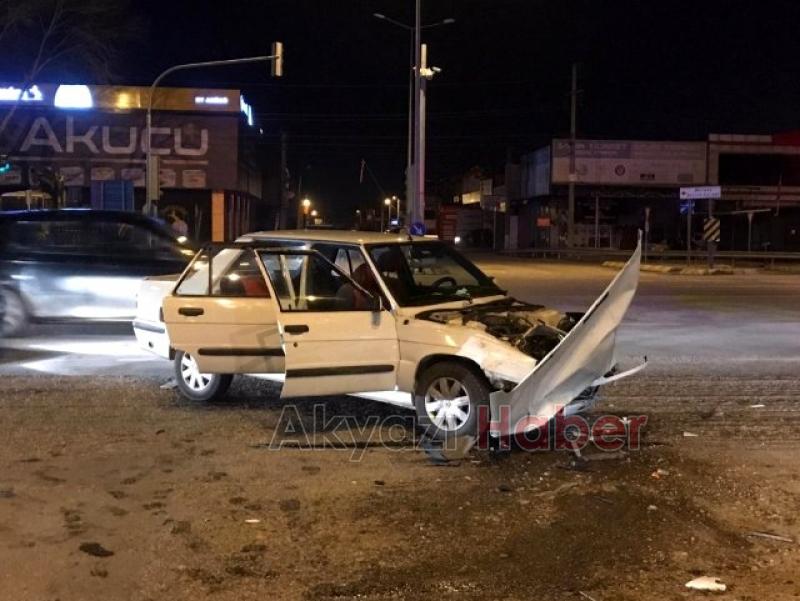 D100 de otomobil ile kamyonet çarpıştı