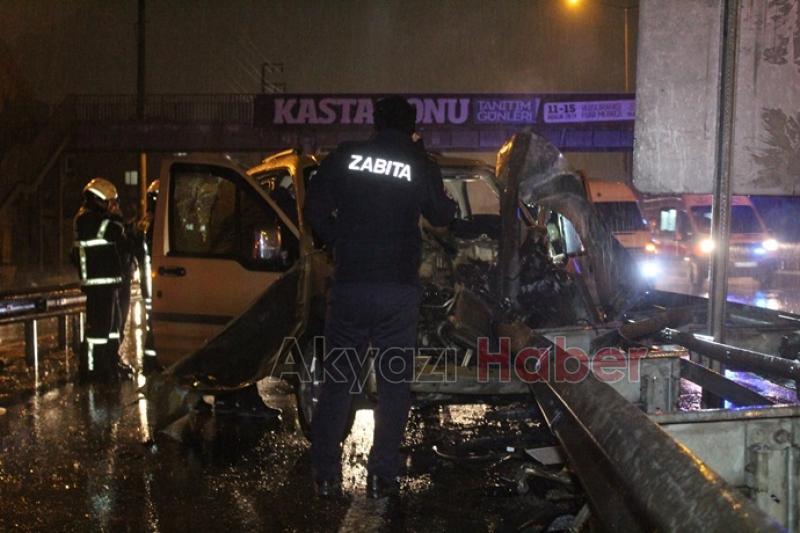 D100de feci kaza Araca ok gibi saplandı