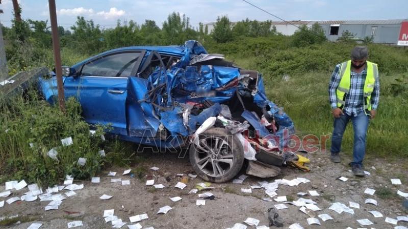 D100de kamyon otomobili biçti