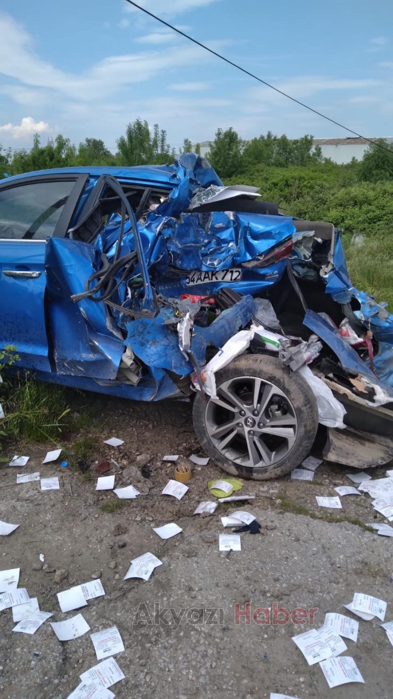 D100de kamyon otomobili biçti