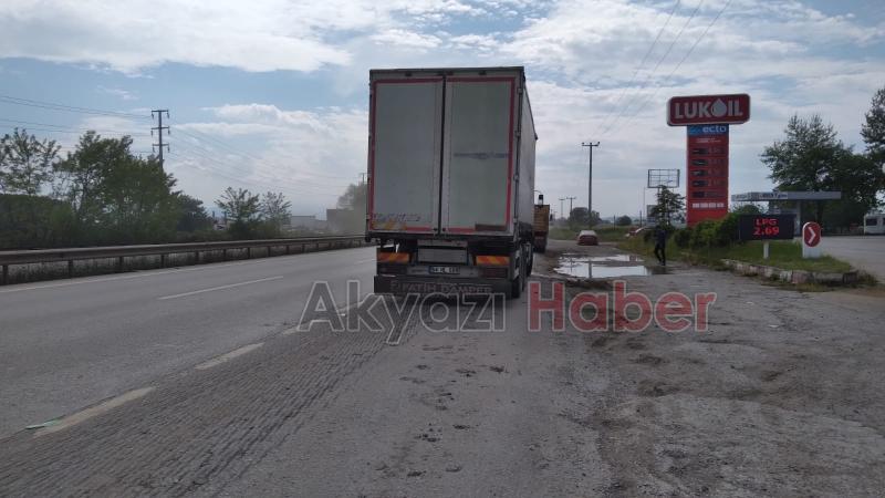 D100de kamyon otomobili biçti