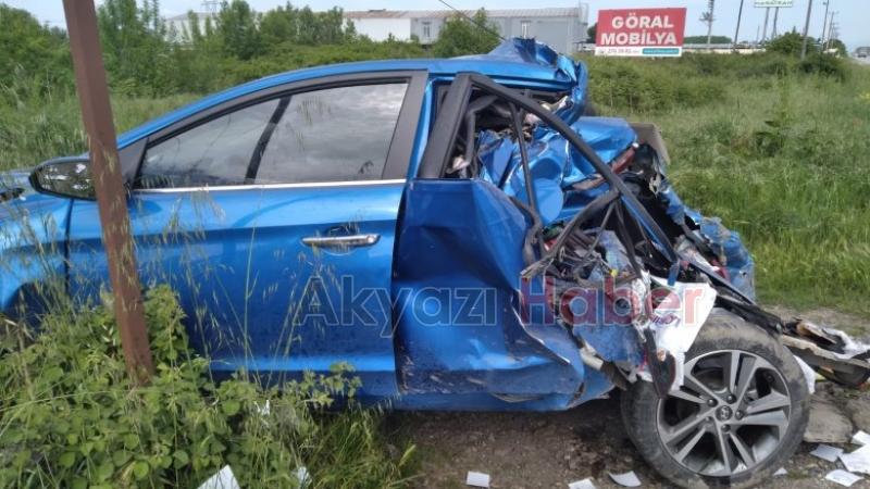 D100de kamyon otomobili biçti