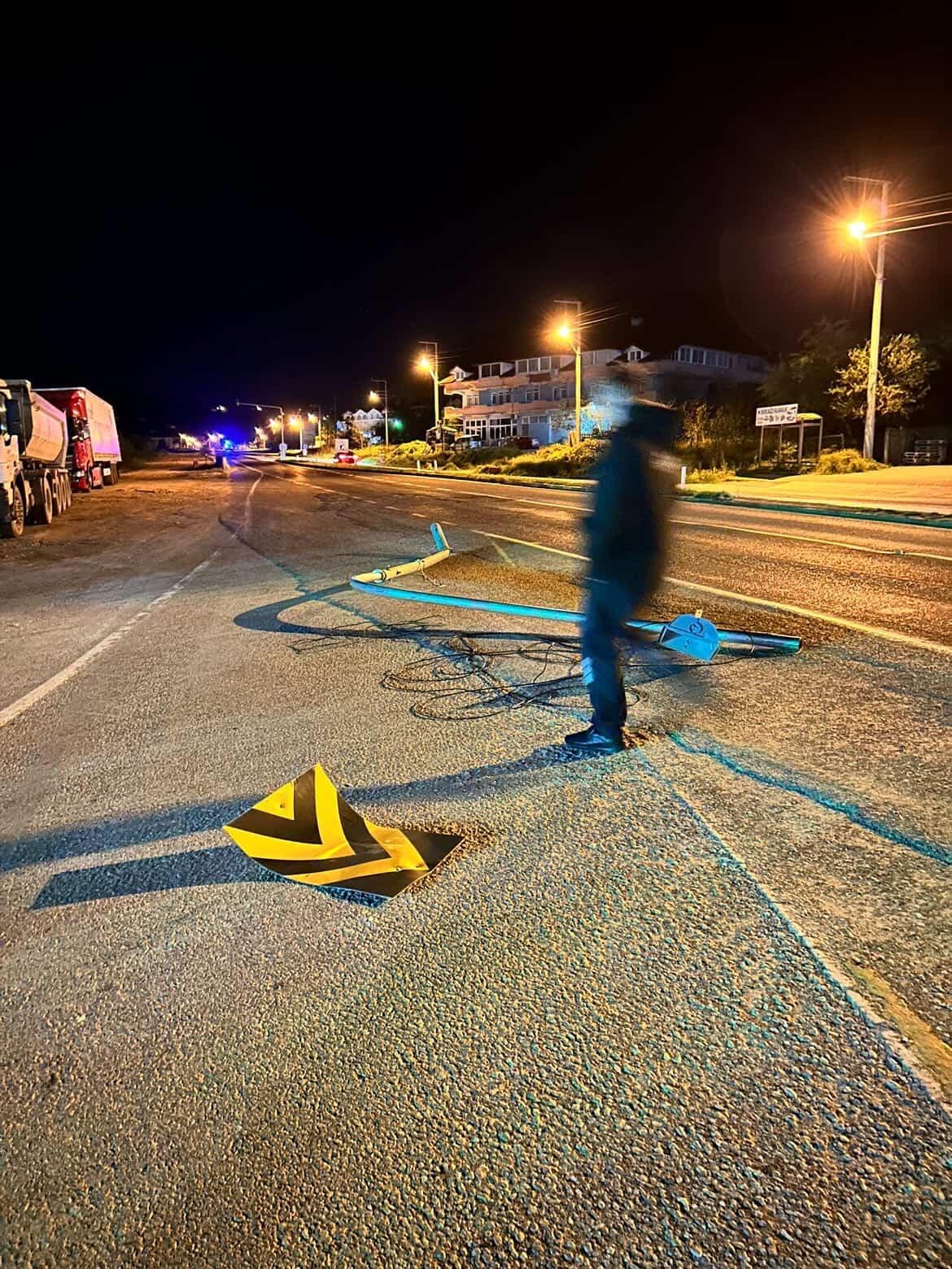 D-140 savaş alanına döndü: Alkollü sürücü kamyonla ortalığı birbirine kattı