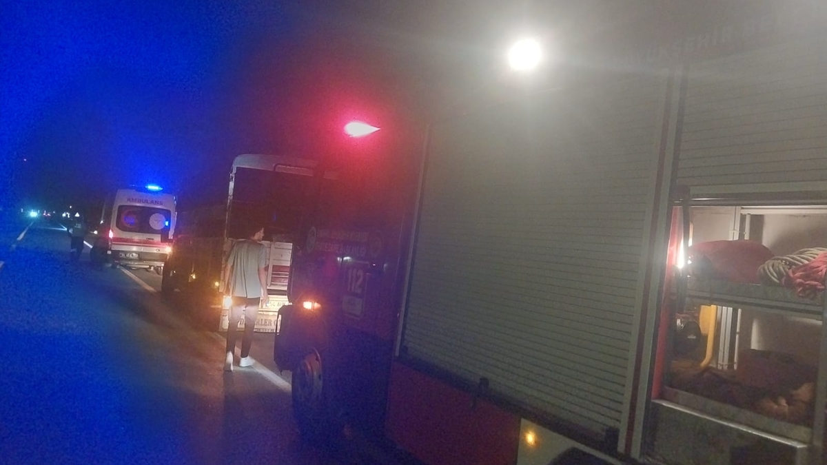 D140'ta Şarampole Uçan Otomobilde Aile Dehşeti! 3 Kişi Yaralandı