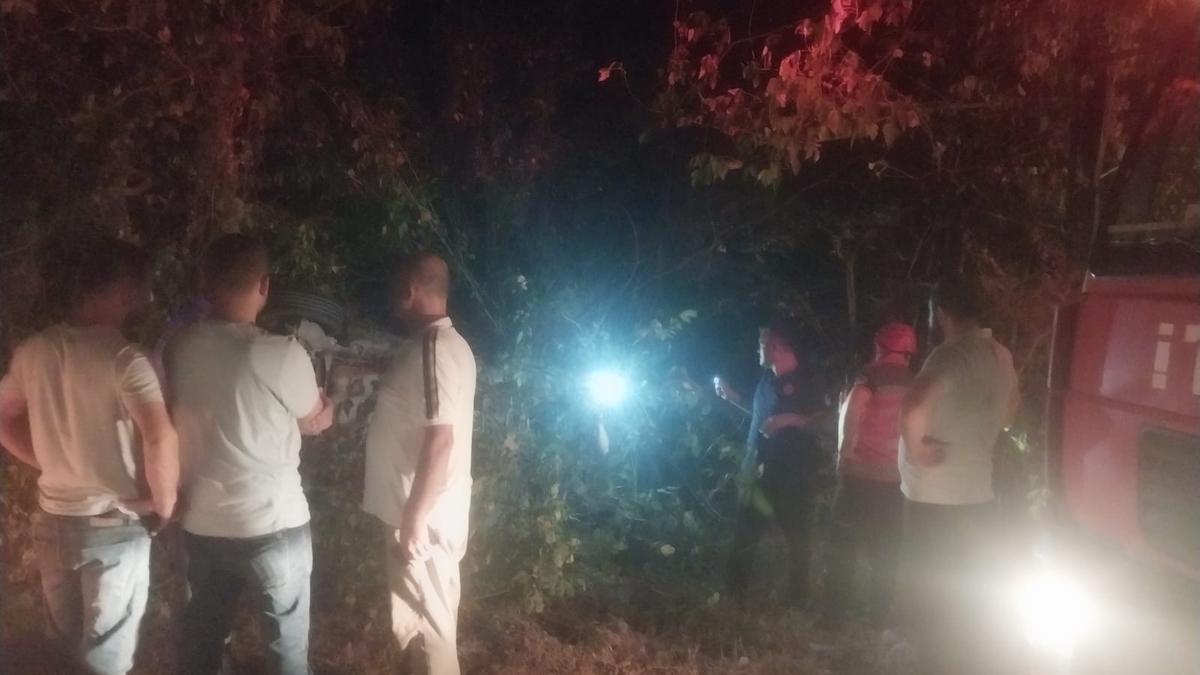D140'ta Şarampole Uçan Otomobilde Aile Dehşeti! 3 Kişi Yaralandı