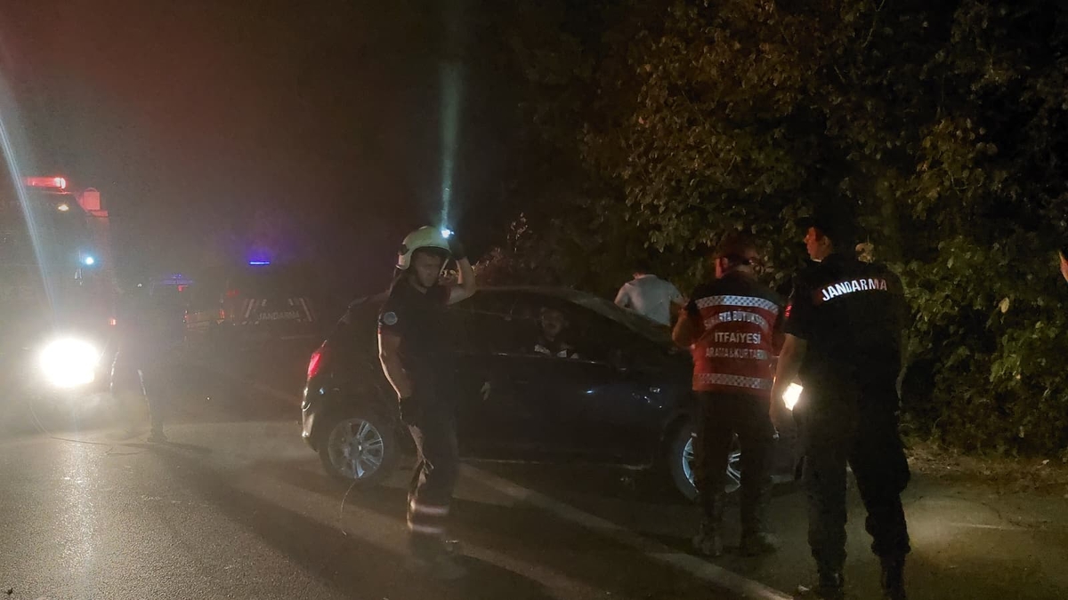 D140'ta Şarampole Uçan Otomobilde Aile Dehşeti! 3 Kişi Yaralandı
