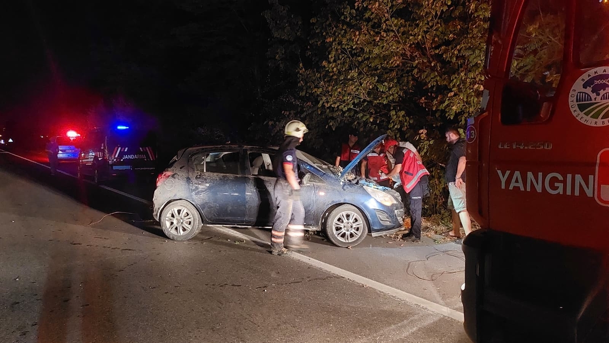D140'ta Şarampole Uçan Otomobilde Aile Dehşeti! 3 Kişi Yaralandı